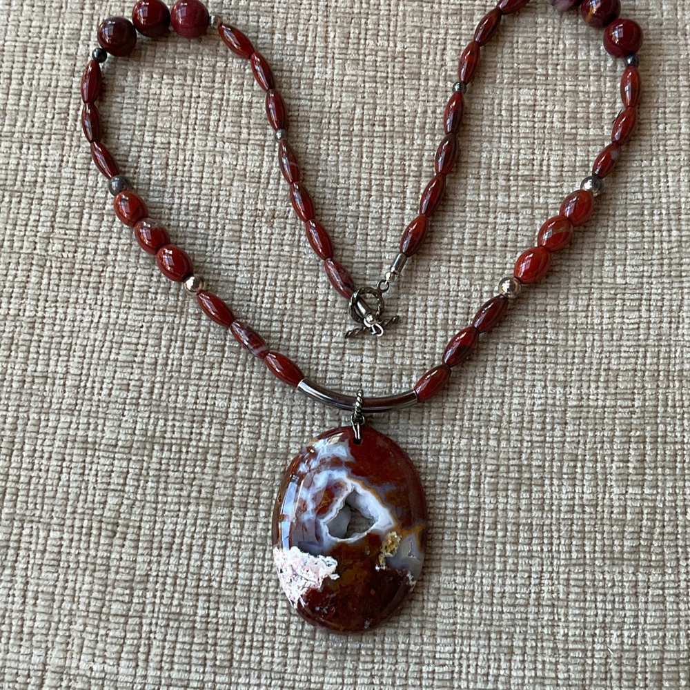 Wine color pendant necklace